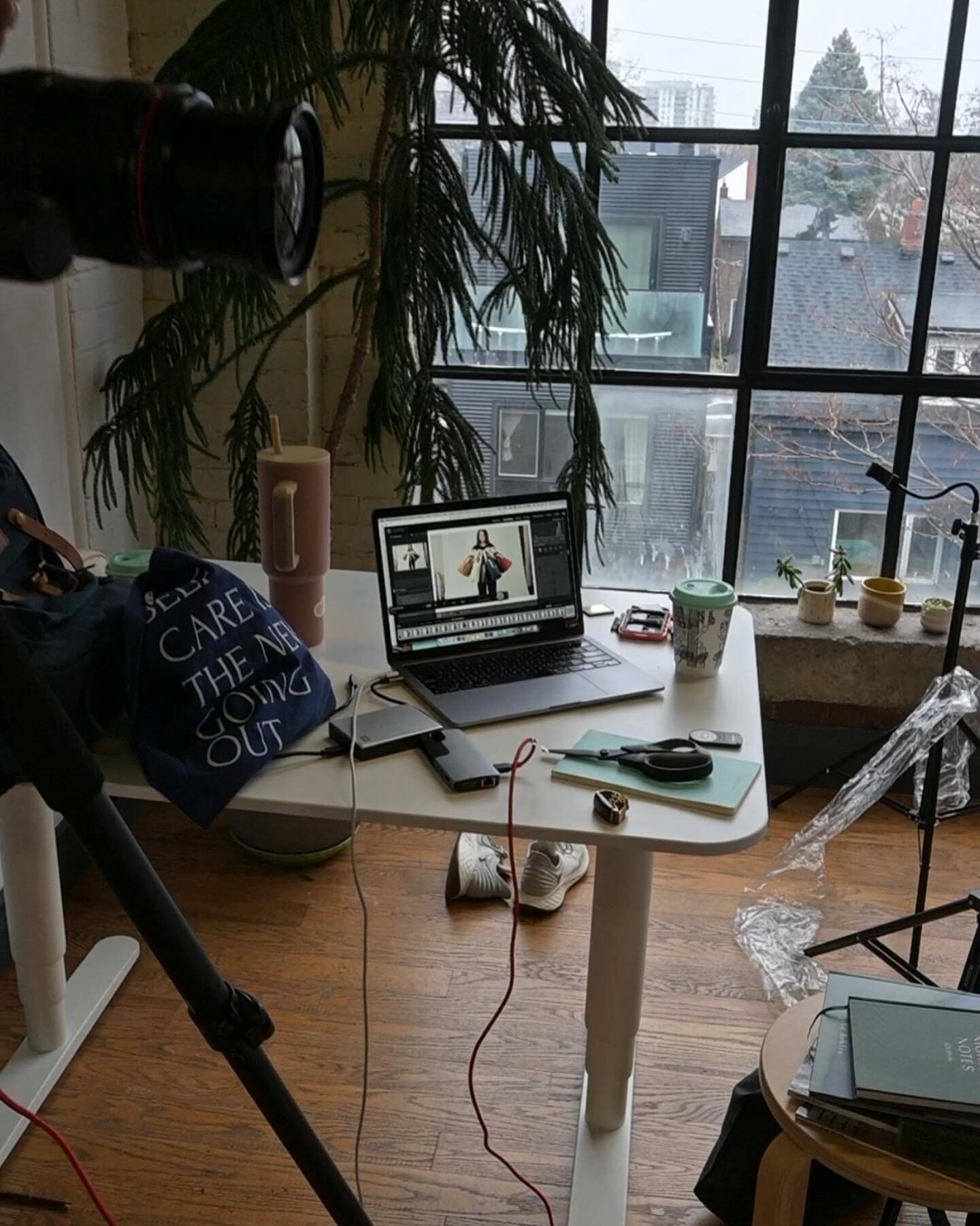 BTS at this weekend&rsquo;s @fluf spring collection shoot alongside @jeevaltailorphoto.
We&rsquo;re excited to welcome them to the @trymusgroup family With a commitment to merging fun with functionality
through their organic cotton bags, Fluf champi